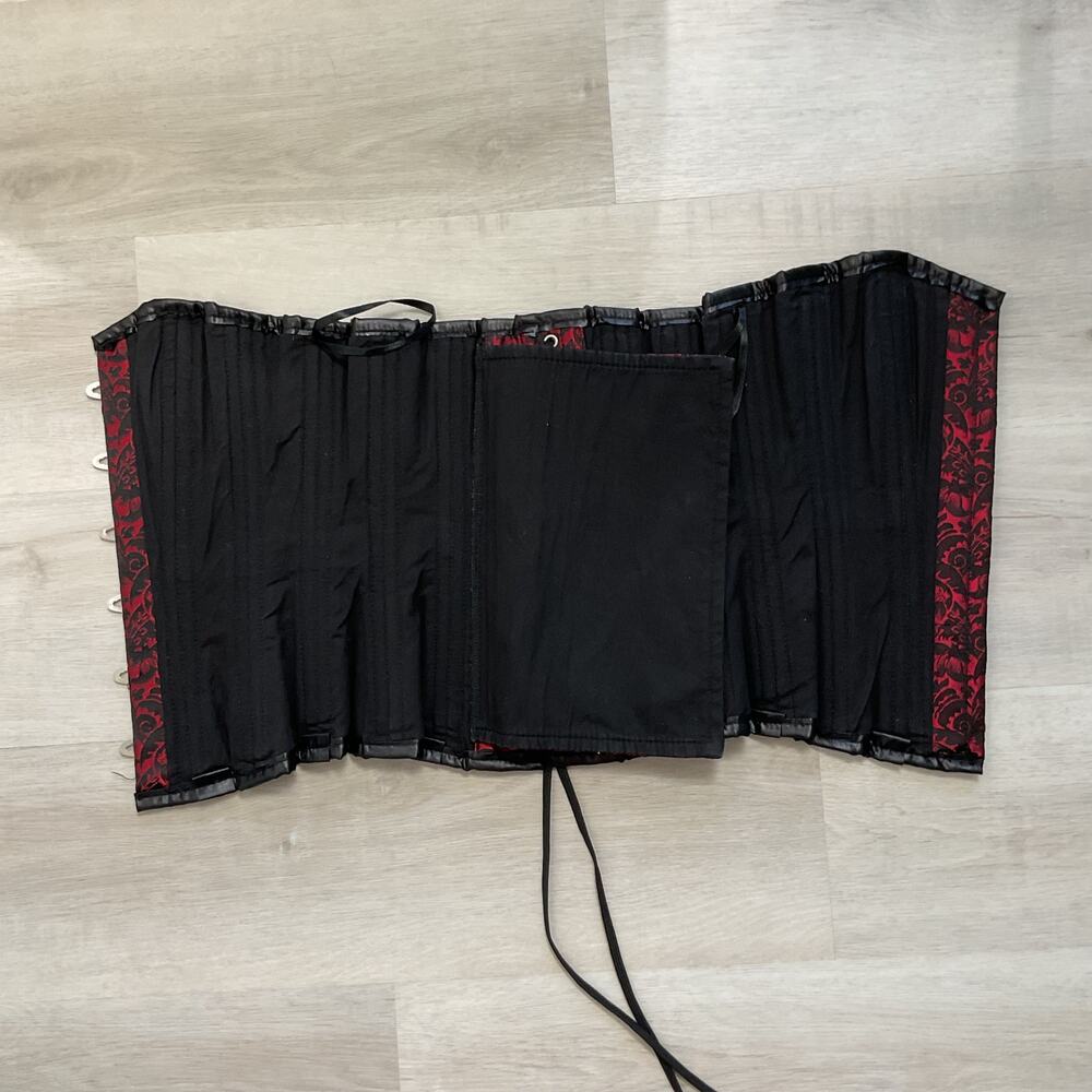 Gothic Brocade Corset Floral Lace Overlay Red and Black Metal Boning Womens 24 - Picture 5 of 12
